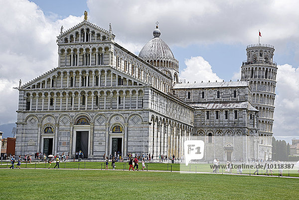 Cathedral of Santa Maria Assunta  leaning tower  bell tower  Piazza del Duomo  Province of Pisa  Tuscany  Italy  Europe