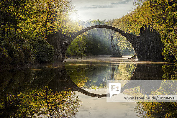 Rakotzbrücke oder auch Teufelsbrücke im Kromlauer Park,  Kromlau,  Sachsen,  Deutschland,  Europa