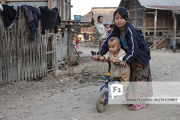 klein Fahrrad Rad Myanmar Mädchen Asien