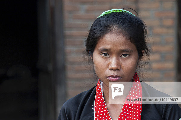 Portrait Frau Kleidung Myanmar typisch Asien Shan Staat Volksstamm Stamm