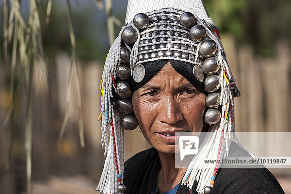 Portrait Frau Kopfschmuck Myanmar typisch Asien alt Shan Staat Volksstamm Stamm