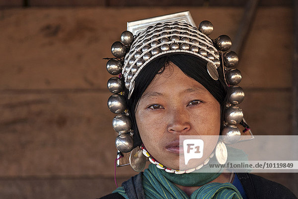 Portrait Frau Kopfbedeckung Myanmar typisch Asien Shan Staat Volksstamm Stamm