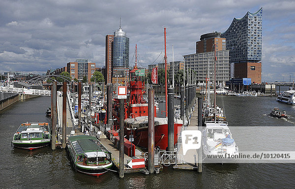 Hamburger Hafen  Blick auf die Kehrwiederspitze mit Elbphilharmonie  Hamburg  Deutschland  Europa