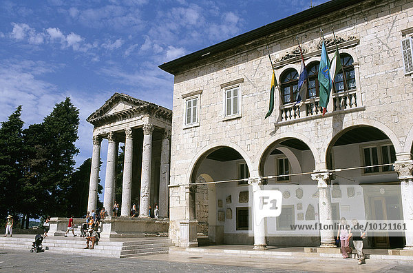 Augustustempel  Rathaus  Pula  Istrien  Dalmatien  Kroatien  Europa
