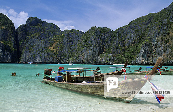 Longtailboot am Maya Beach  Phi Phi Le  Thailand  Südostasien  Asien