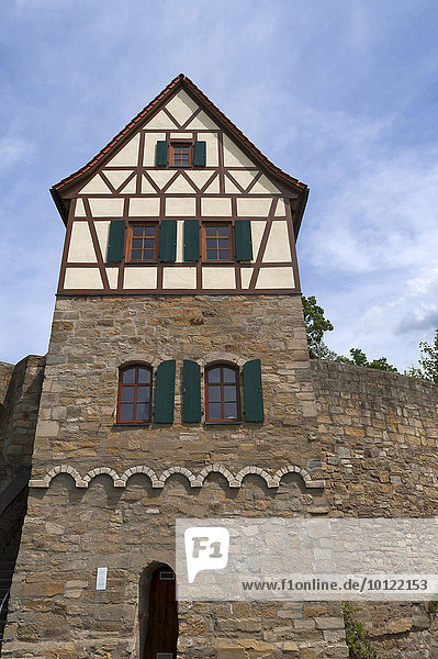 Ehemaliger Wohnturm einer hochmittelalterlichen Reichsburg  wiedererrichtet  Burg Königsberg  Königsberg in Bayern  Unterfranken  Bayern  Deutschland  Europa