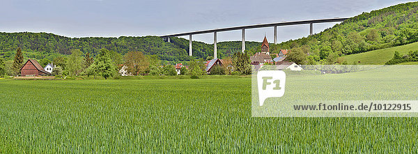Kochertalbrücke der A6 und Geislingen  Geislingen  Braunsbach  Baden-Württemberg  Deutschland  Europa