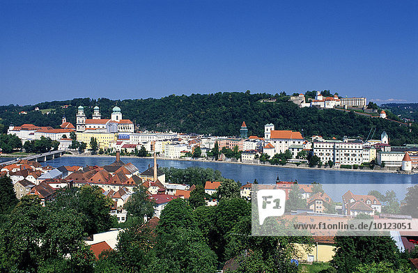 Blick über die Donau auf Passau Niederbayern Bayern Deutschland Europa