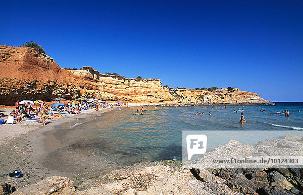 Felsenküste bei Sa Caleta  Ibiza  Balearen  Spanien  Europa