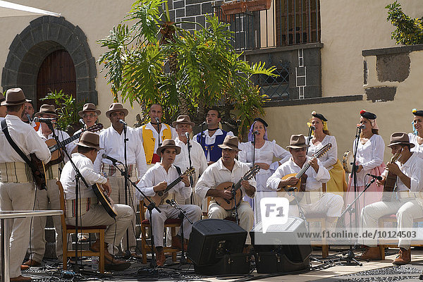 Musiker beim Trachtenfest in Las Palmas,  Gran Canaria,  Kanarische Inseln,  Spanien,  Europa