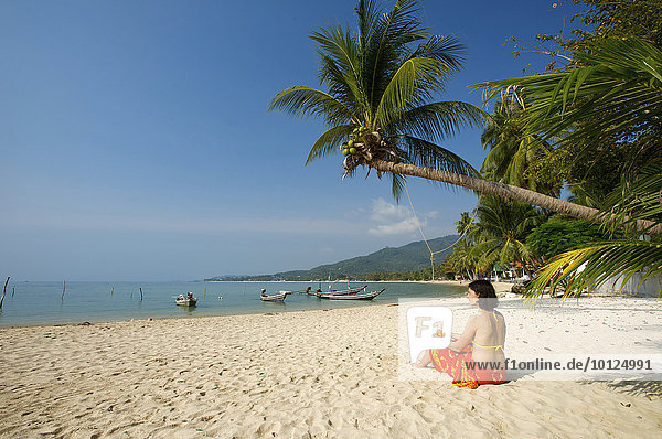 Frau am Lamai Beach  Insel Ko Samui  Thailand  Asien