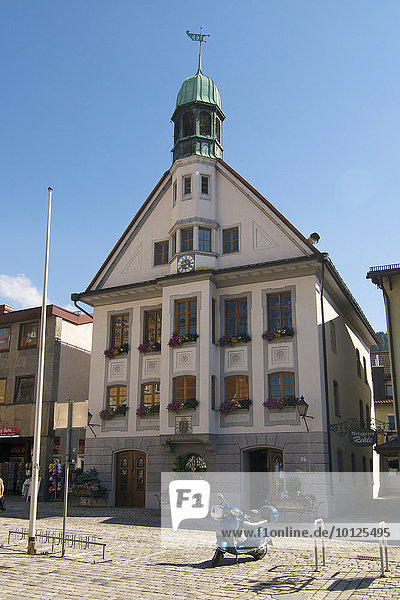 Marienplatz mit Rathaus in der Altstadt von Immenstadt im Allgäu  Bayern  Deutschland  Europa
