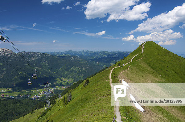 Kanzelwandbahn und Weg zum Fellhorn  Kleinwalsertal  Allgäu  Vorarlberg  Österreich  Europa