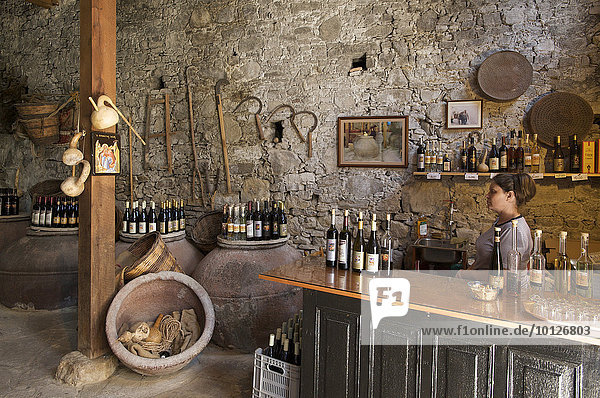 Weinverkauf in Omodos  Troodos-Gebirge  Südzypern  Zypern  Europa