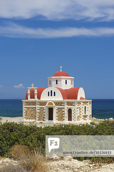 Kirche in der Mirambellou Bucht  bei Agios Nikolaos  Kreta  Griechenland  Europa