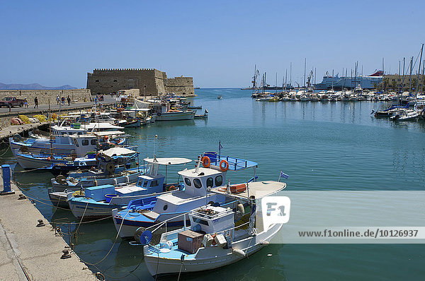 Boote im Hafen von Heraklion  Kreta  Griechenland  Europa