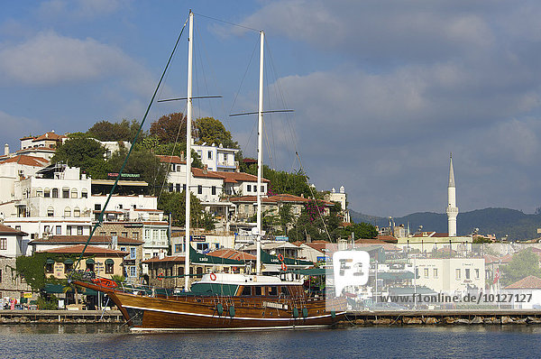 Altstadt und Yachthafen in Marmaris  türkische Ägäis  Türkei  Asien