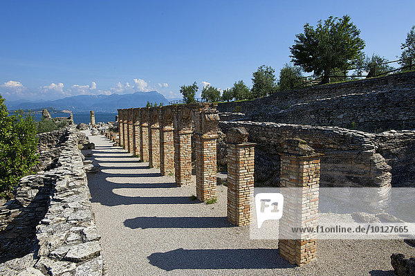 Ausgrabungen der römischen Catull Thermen in Sirmione  Gardasee  Italien  Europa
