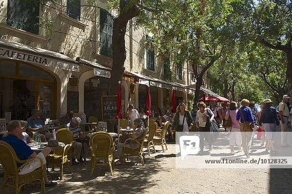 Street cafes in the pedestrian zone  Valldemossa  Majorca  Balearic Islands  Spain  Europe