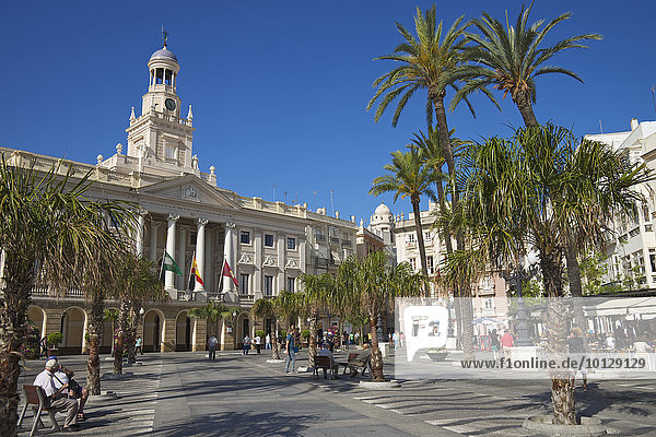 Plaza San Juan de Dios mit dem Rathaus  Cadiz  Costa de la Luz  Andalusien  Spanien  Europa