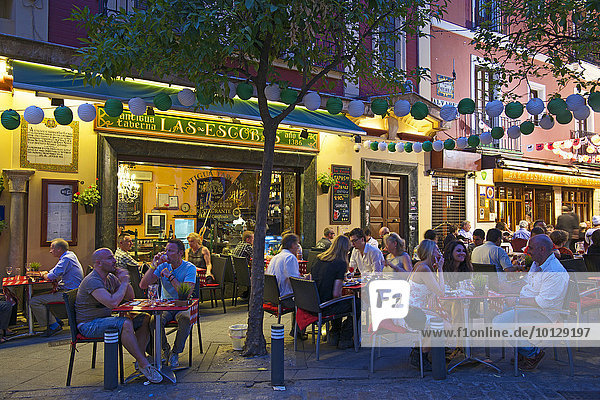 Restaurant in der Altstadt  Sevilla  Andalusien  Spanien  Europa