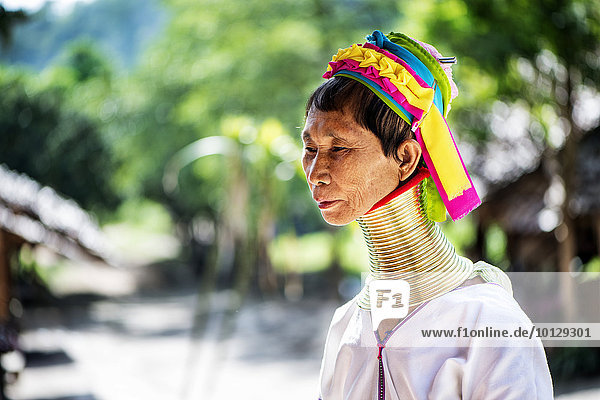 Portrait einer älteren Kayan-Frau  Chiang Mai  Thailand  Asien