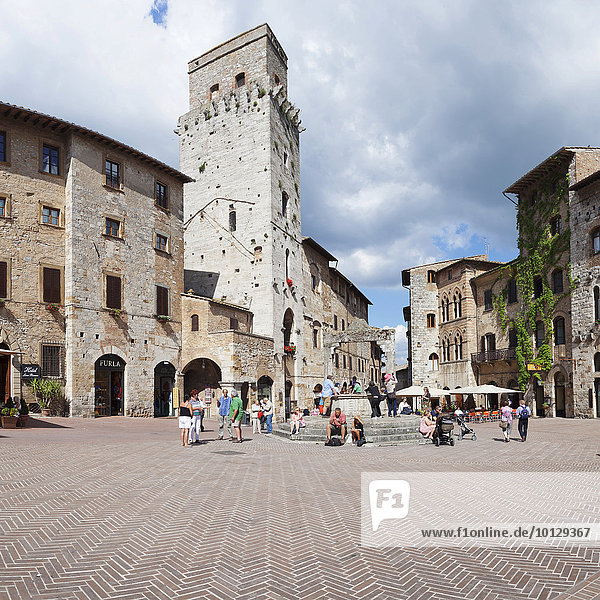 Piazza della Cisterna  San Gimignano  UNESCO Weltkulturerbe  Toskana  Provinz Siena  Italien  Europa