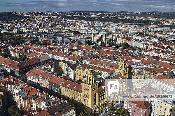 Blick vom Fernsehturm auf Prag  Tschechien  Europa