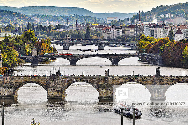 Brücken über der Moldau mit Altstadt  Prag  Tschechien  Europa