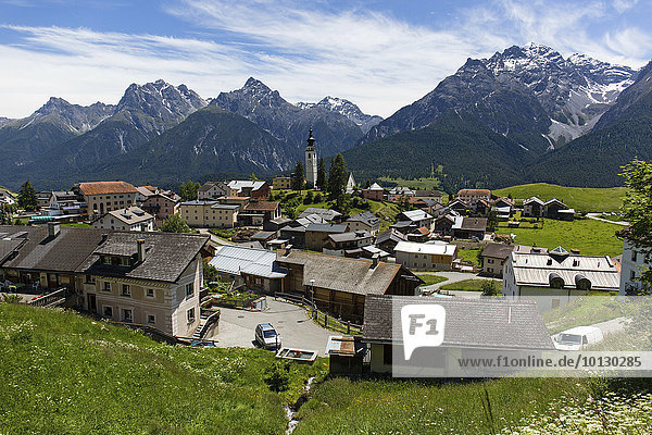 Ftan mit Sesvennagruppe und Lischanagruppe  Piz Lischana  Piz San Jon Dadora  Inntal  Unterengadin  Engadin  Graubünden  Schweiz  Europa