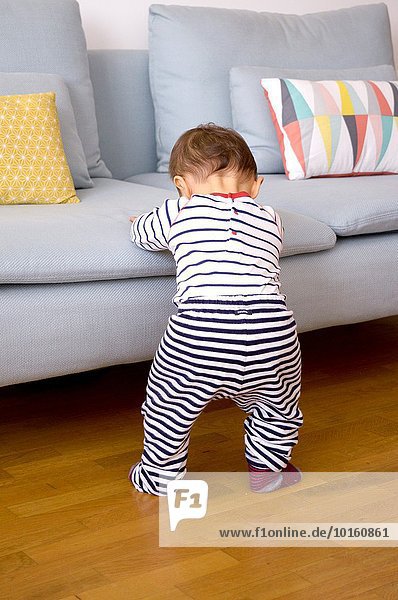 hoch oben stehend Couch 1 Baby alt Jahr