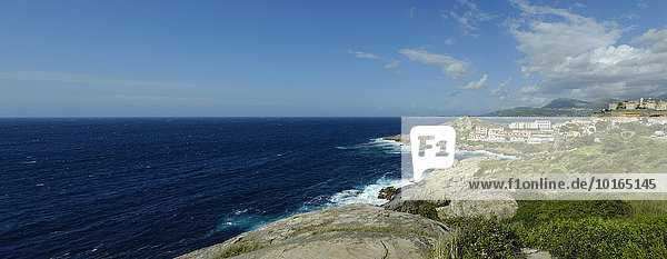 Ausblick vom Punta Vaccaja auf Calvi  Département Haute-Corse  Korsika  Frankreich  Europa