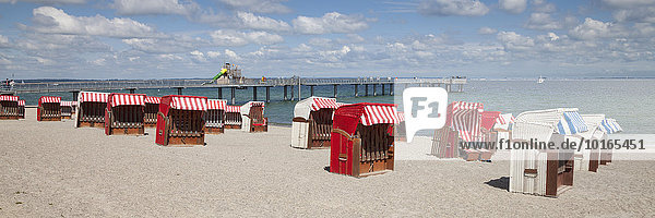 Timmendorfer beach with beach chairs and pier  Niendorf  Bay of Lübeck  Schleswig-Holstein  Germany  Europe