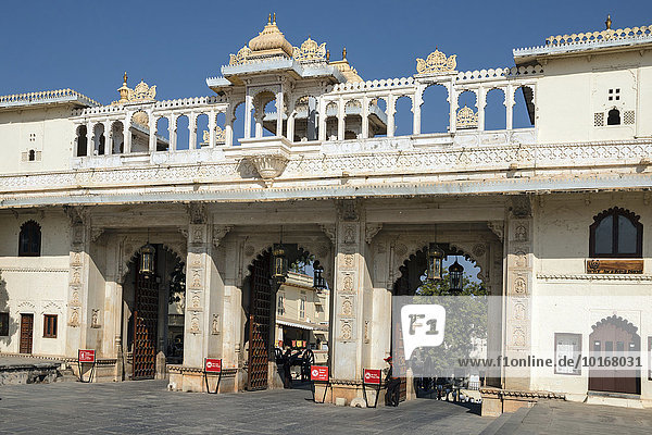 Stadtpalast  Maharaja-Palast  Torhaus  Eingang  Udaipur  Rajasthan  Indien  Asien