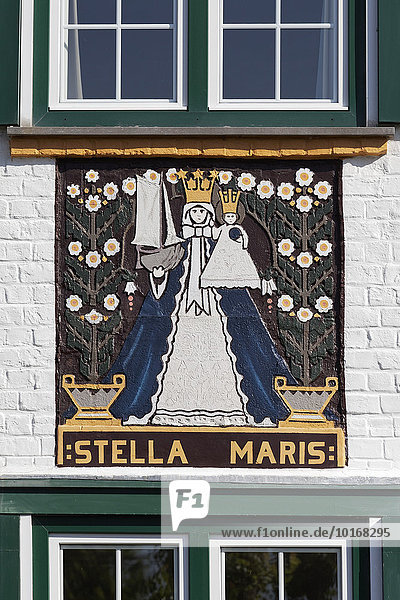 Stella maris  Maria  Stern des Meeres  Sgraffito an einer Ferienvilla von 1926  historisches Villenviertel de Concessie  Badeort De Haan  West-Flandern  Belgien  Europa