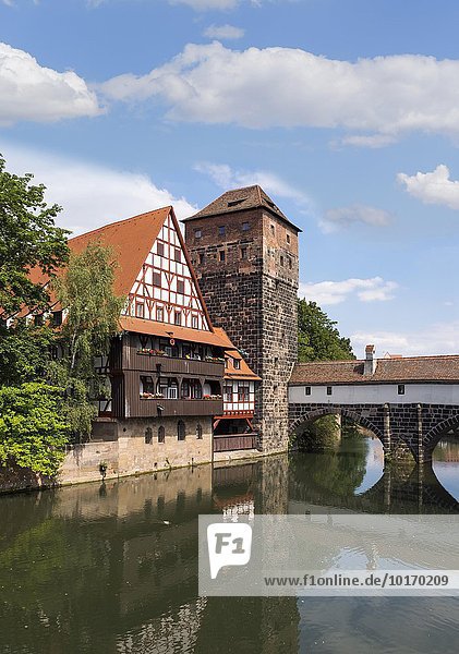 Weinstadel und Wasserturm an der Pegnitz  Sebalder Altstadt  Nürnberg  Mittelfranken  Franken  Bayern  Deutschland  Europa