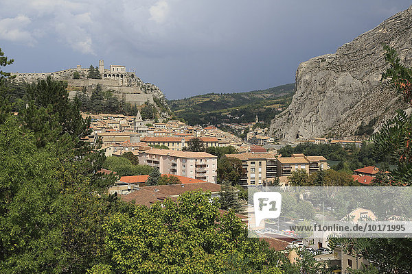 Zitadelle und Stadt  Sisteron  Département Alpes-de-Haute-Prove  Frankreich  Europa