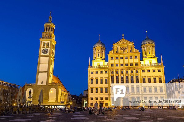 Rathaus und Perlachturm am Abend  Augsburg  Bayern  Deutschland  Europa