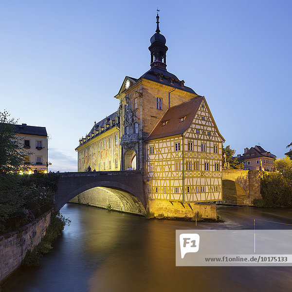 Altes Rathaus und die Obere Brücke  Bamberg  Bayern  Deutschland  Europa