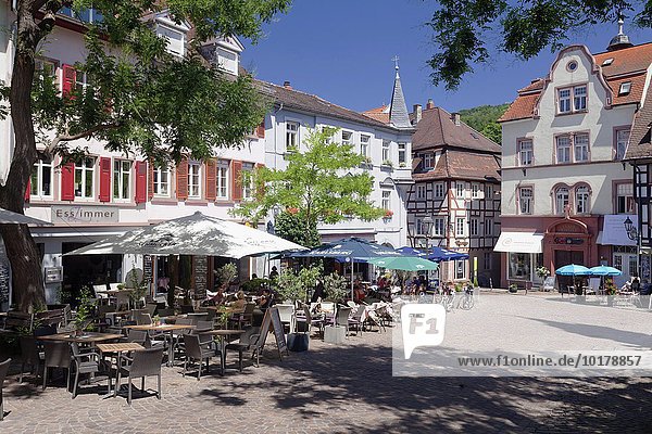 Straßencafes am Marktplatz  Weinheim  Baden-Württemberg  Deutschland  Europa