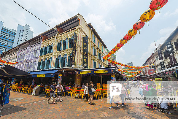 Bunte Lampignons in einer Fußgängerzone  Chinatown  Singapur  Asien