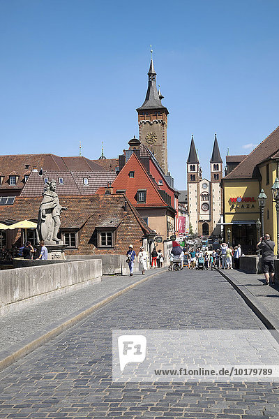 Alte Mainbrücke und Altstadt von Würzburg  Unterfranken  Bayern  Deutschland  Europa