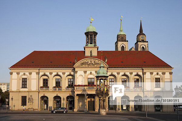 Das Alte Rathaus am Alten Markt mit Magdeburger Reiter  Magdeburg  Sachsen-Anhalt  Deutschland  Europa