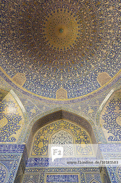 Gebetssaal der Lotfollah-Moschee oder Masdsched-e-Sheich Lotfoll?h  Isfahan  Iran