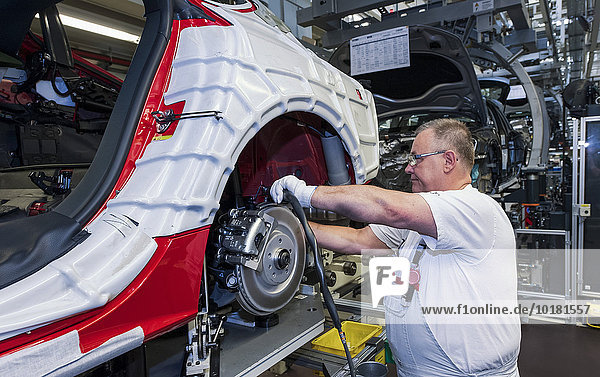 Audi technician assembling an Audi A6 on the production line  Audi factory in Neckarsulm  Baden-Württemberg  Germany  Europe