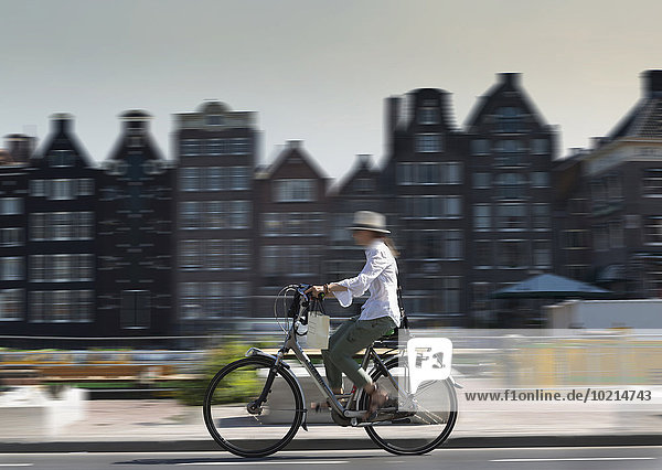 Amsterdam Hauptstadt Straße Ansicht Bewegungsunschärfe Niederlande Fahrradfahrer