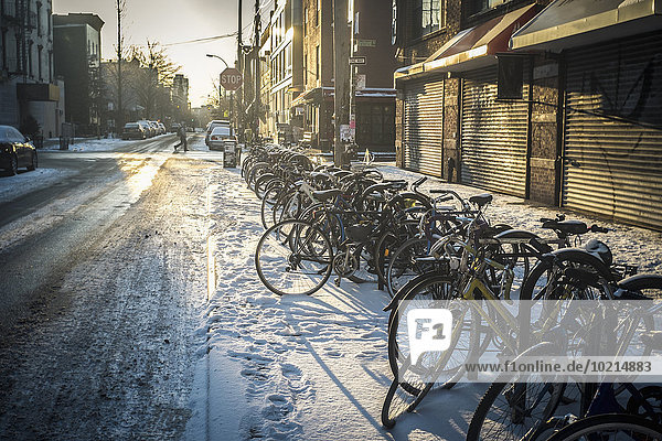 Vereinigte Staaten von Amerika USA New York City Weg Großstadt parken Fahrrad Rad Schnee