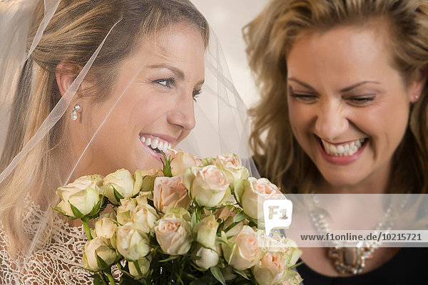 lachen Braut ehrbar Close-up Putzfrau