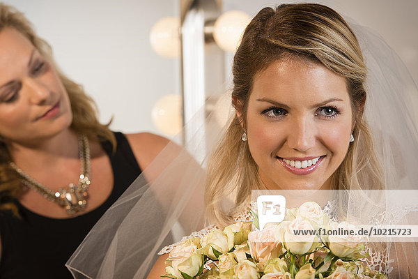 Braut lächeln ehrbar Close-up Putzfrau