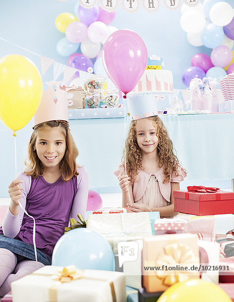 Party Luftballon Ballon halten Geburtstag Mädchen